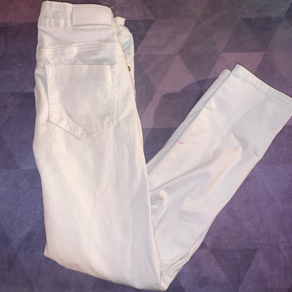 ⭐️2/$25👖 BUFFALO WHITE SKINNY JEANS 25